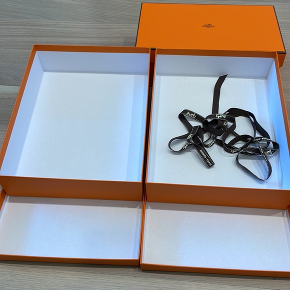 Auth. Set/ 3 Hermes boxes asst Sizes please see pics - Picture 3 of 11